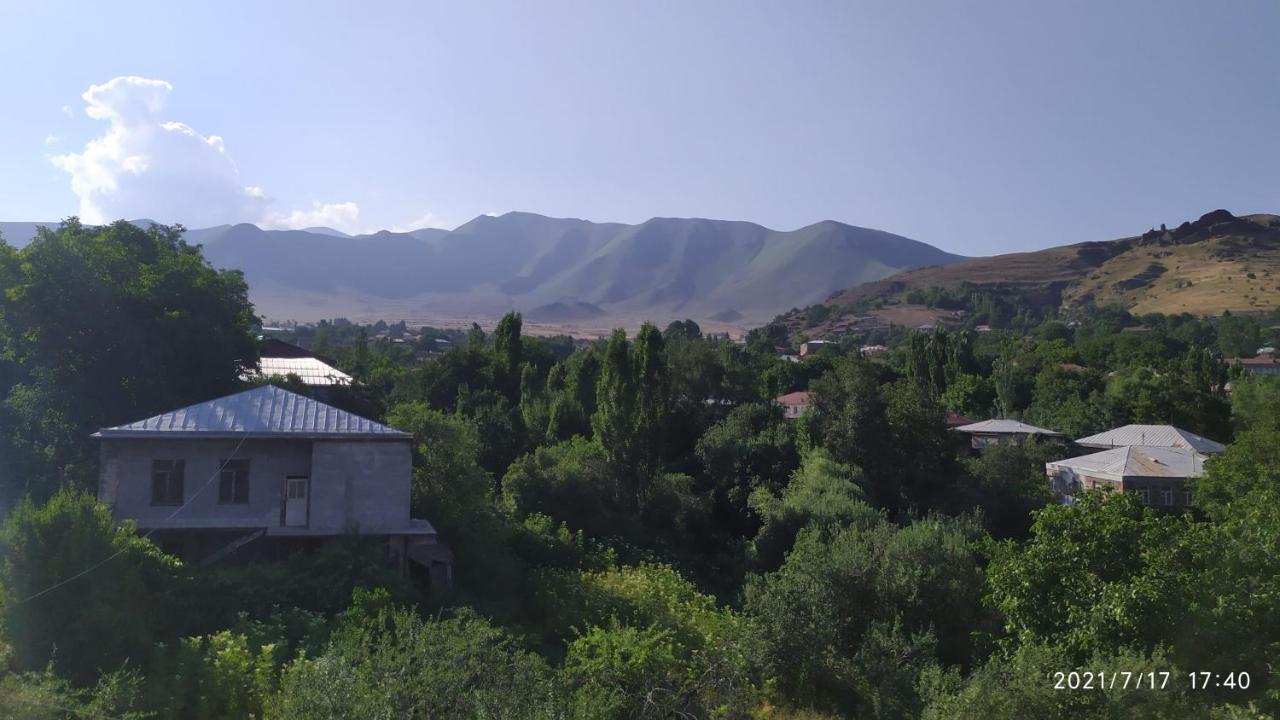 Verishen Guest House B&B Goris Bagian luar foto