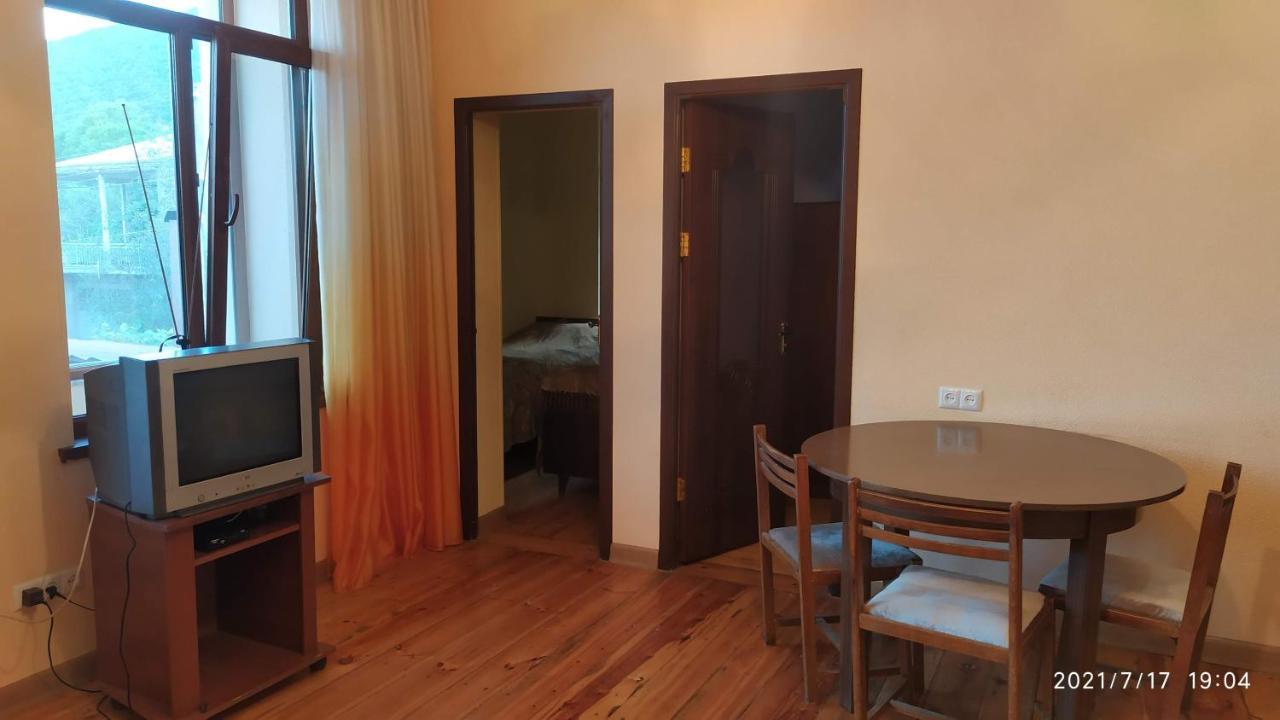 Verishen Guest House B&B Goris Bagian luar foto