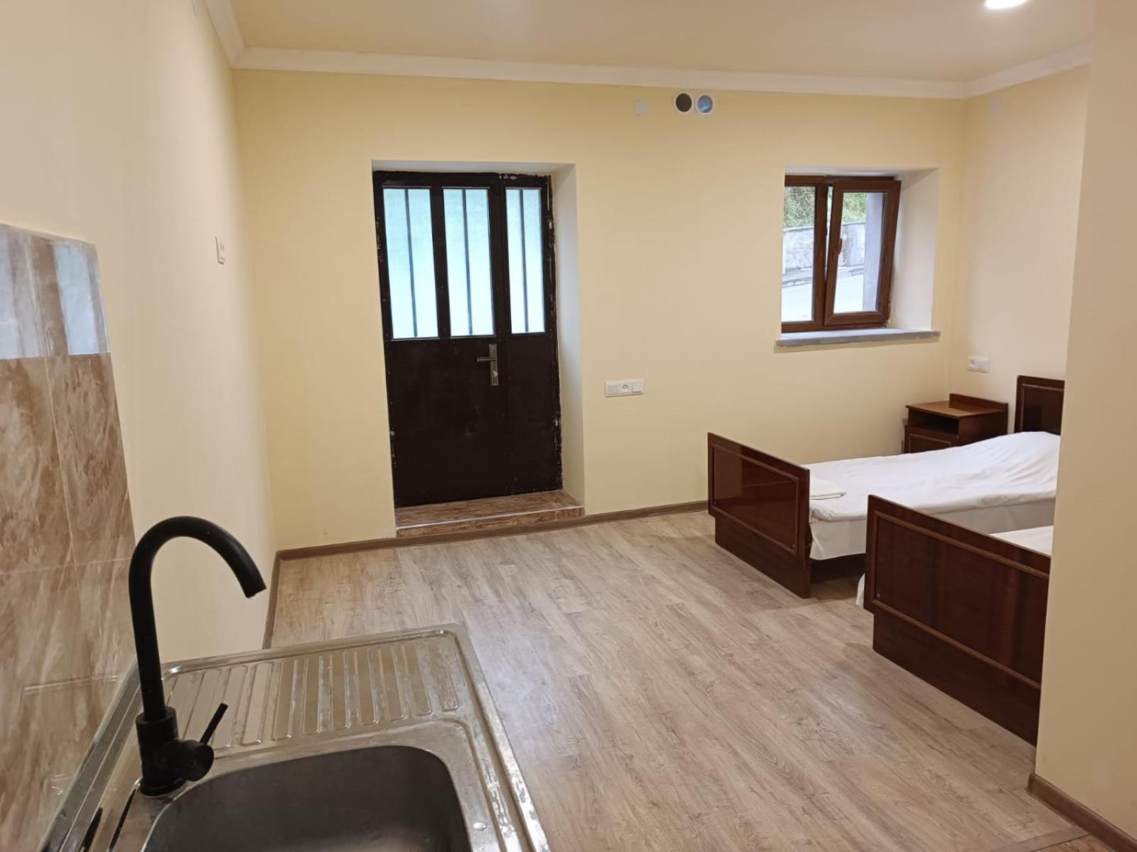 Verishen Guest House B&B Goris Bagian luar foto