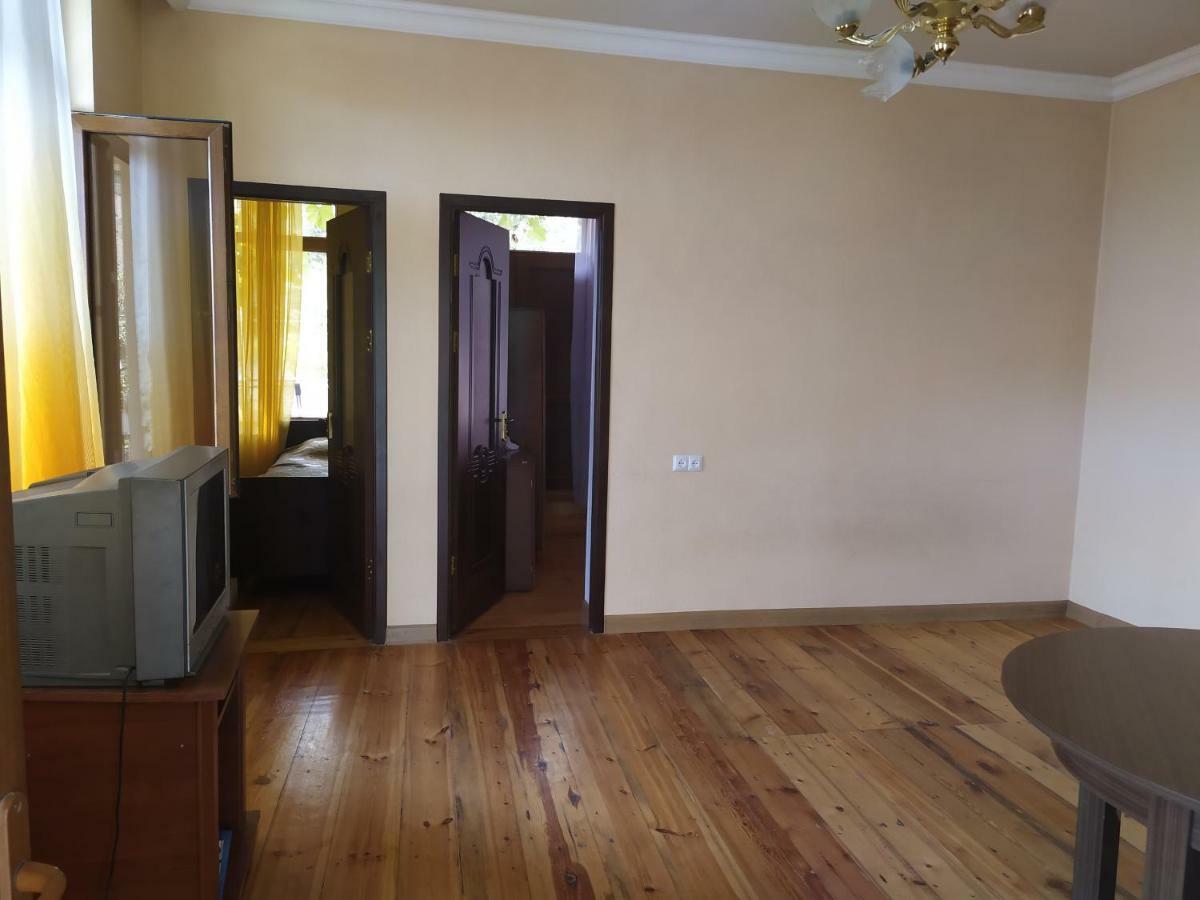 Verishen Guest House B&B Goris Bagian luar foto