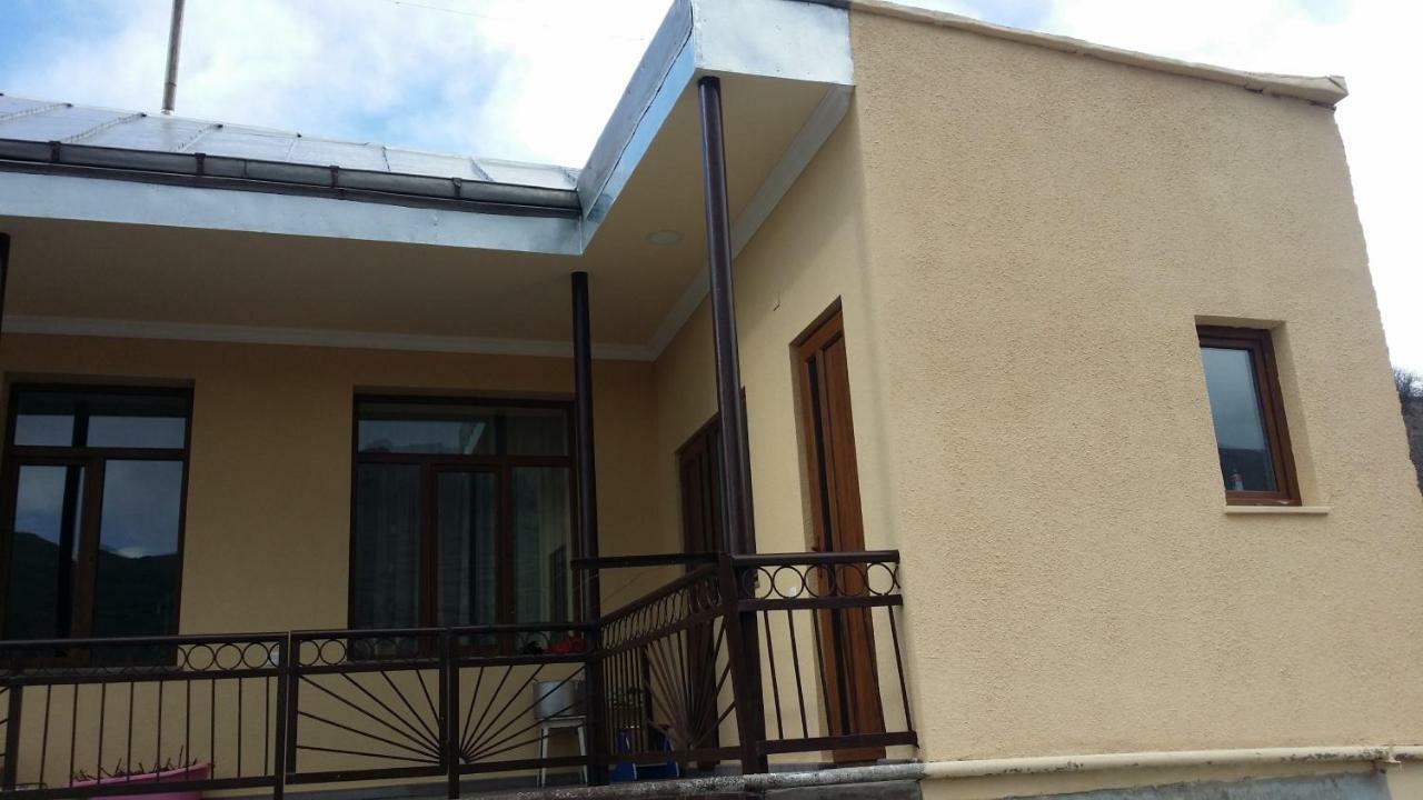 Verishen Guest House B&B Goris Bagian luar foto